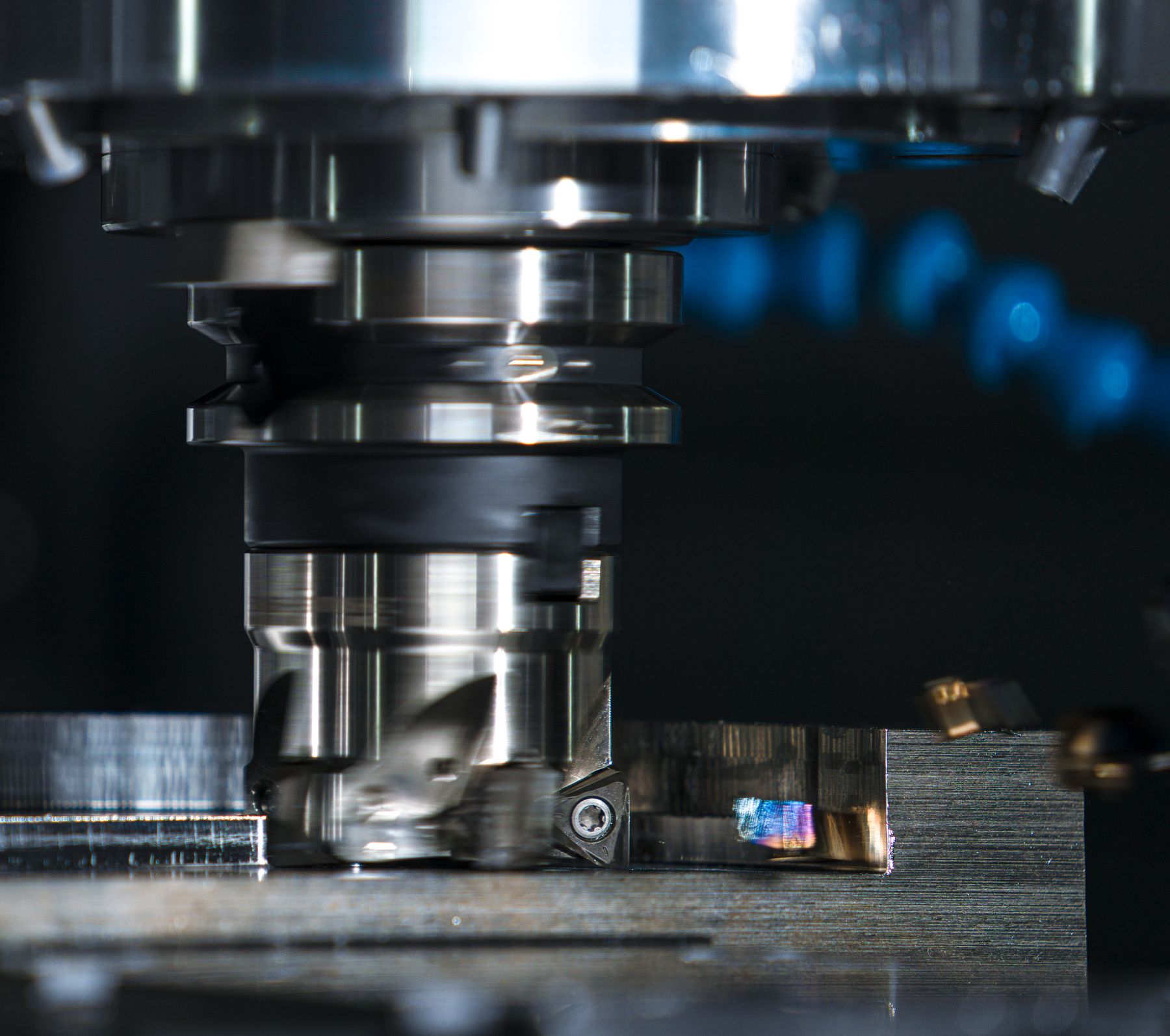 Face milling cutter with carbide inserts